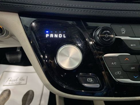 Used 2019 Chrysler Pacifica Limited FWD image 19