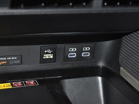 Used 2025 Toyota Camry SE image 13