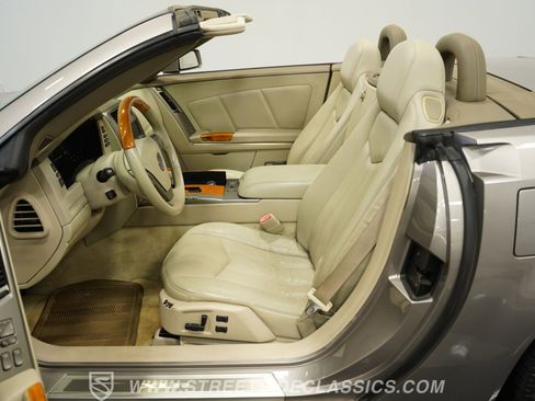 Used 2004 Cadillac XLR image 37