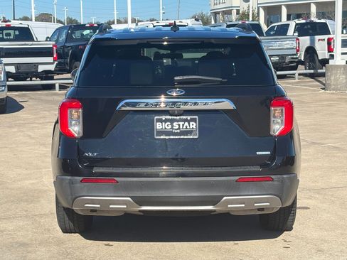 Used 2020 Ford Explorer XLT w/ Equipment Group 202A image 5