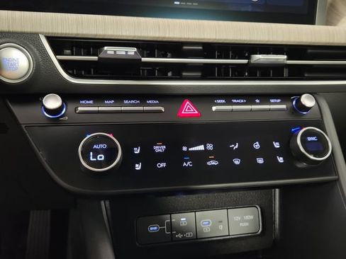 Certified 2025 Hyundai Sonata Limited FWD image 28