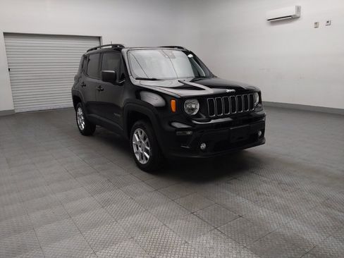 Used 2023 Jeep Renegade Latitude w/ Sun/Sound Group AWD/4WD image 13