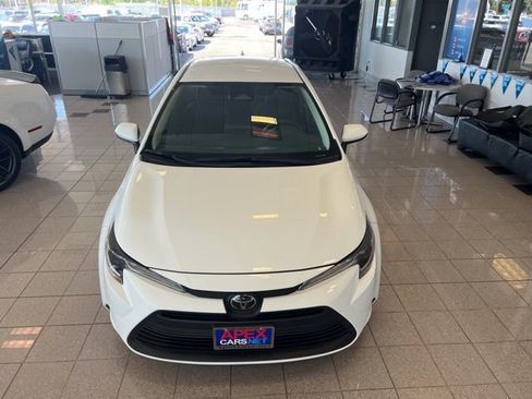 Used 2023 Toyota Corolla LE FWD image 16