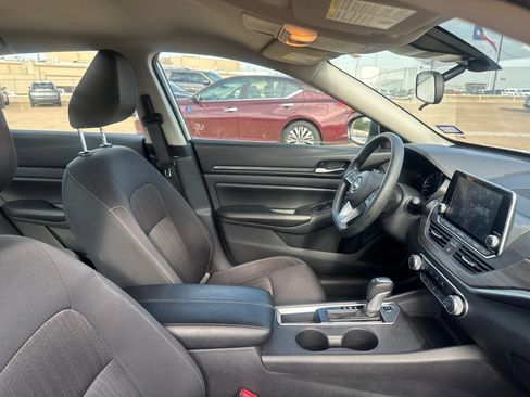 Certified 2025 Nissan Altima 2.5 SV FWD image 30