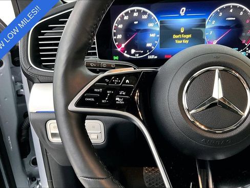 Used 2025 Mercedes-Benz GLS 450 4MATIC image 26