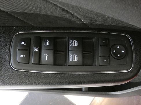 Used 2022 Dodge Charger SXT image 18