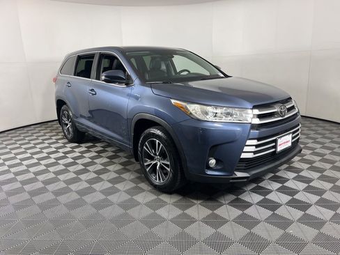 Used 2017 Toyota Highlander Plus image 14