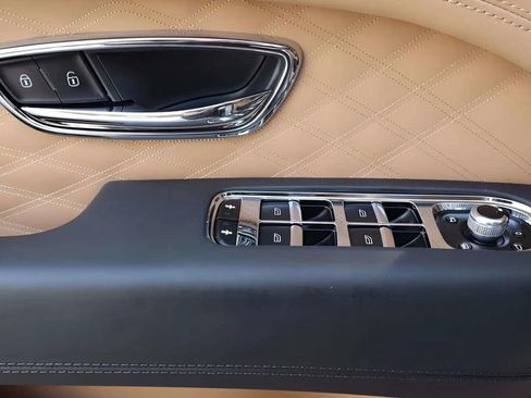 Used 2023 Bentley Bentayga Extended Wheelbase AWD/4WD image 13