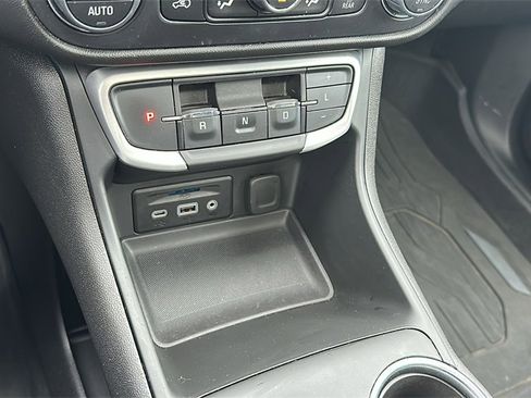 Used 2024 GMC Terrain SLT w/ Tech Package image 25