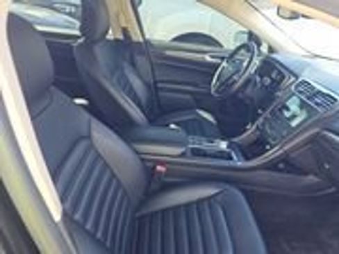 Used 2020 Ford Fusion SEL image 3