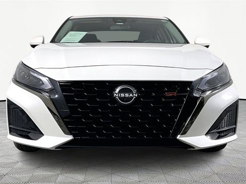 Used 2023 Nissan Altima 2.5 SR w/ SR Premium Package image 2