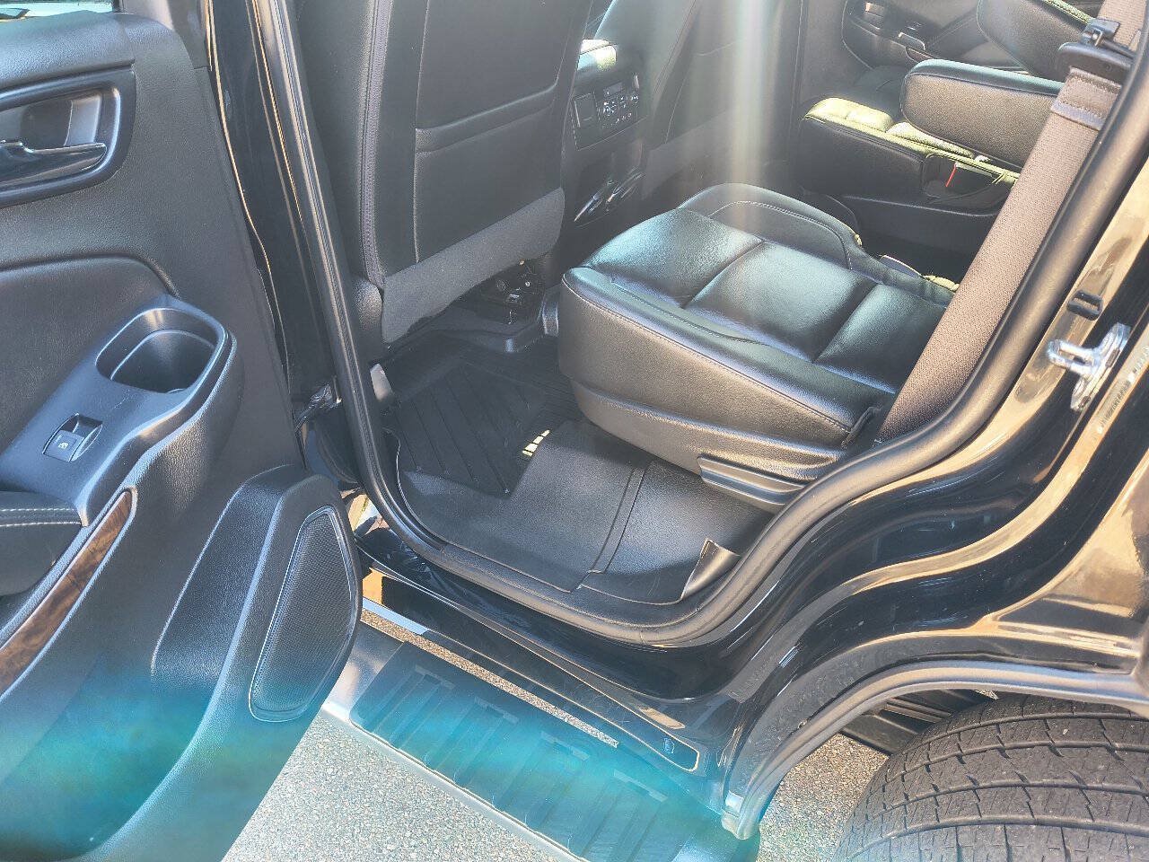 Used 2019 Chevrolet Tahoe LT AWD/4WD image 16
