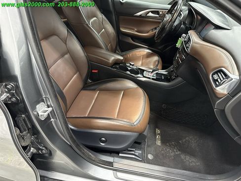 Used 2017 INFINITI QX30 Premium w/ Navigation Package image 5