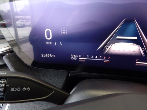 Used 2025 Buick Enclave Preferred image 11