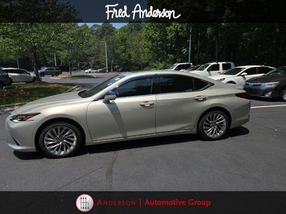 Used 2022 Lexus ES 300h Ultra Luxury w/ Accessory Package 2
