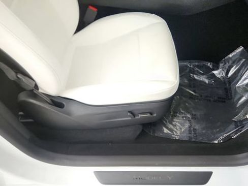 Used 2026 Tesla Model Y AWD image 34