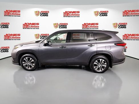 Used 2022 Toyota Highlander XLE image 15