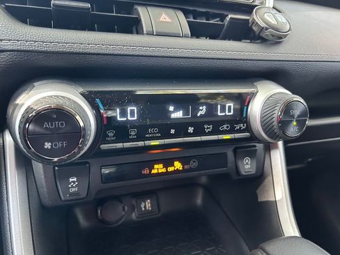 Used 2024 Toyota RAV4 XLE FWD image 26