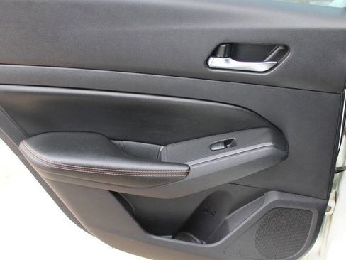 Used 2013 Volkswagen Tiguan SE image 17