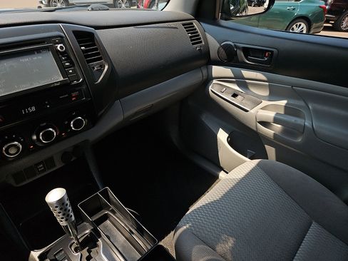 Used 2014 Toyota Tacoma PreRunner w/ Convenience Package RWD image 22