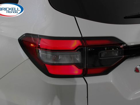 Used 2025 Honda Pilot EX-L image 11