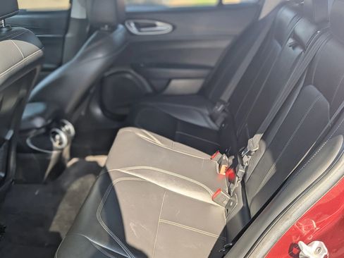 Used 2017 Alfa Romeo Giulia image 19