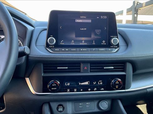 Used 2025 Nissan Rogue SV AWD/4WD image 29