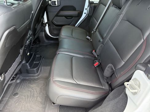 Used 2024 Jeep Wrangler Unlimited Rubicon AWD/4WD image 11