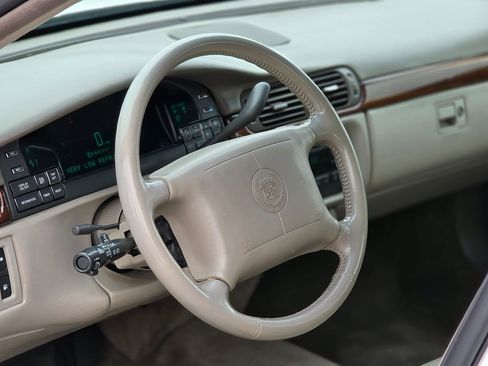 Used 1997 Cadillac De Ville D'Elegance w/ Safety/Security Pkg image 14