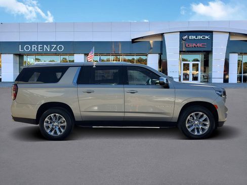 Used 2024 Chevrolet Suburban Premier image 4