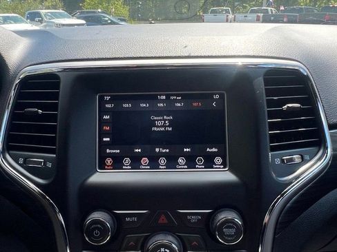 Used 2021 Jeep Grand Cherokee Laredo image 15