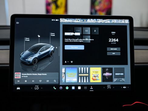 Used 2024 Tesla Model Y Long Range AWD/4WD image 76