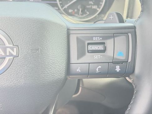 Used 2025 Nissan Rogue SV AWD/4WD image 18