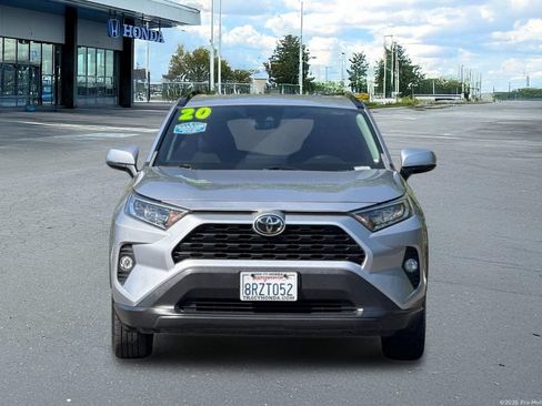 Used 2020 Toyota RAV4 XLE w/ XLE Grade Weather Package AWD/4WD image 16