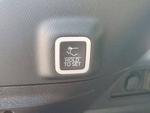 New 2025 Jeep Grand Cherokee Altitude image 10