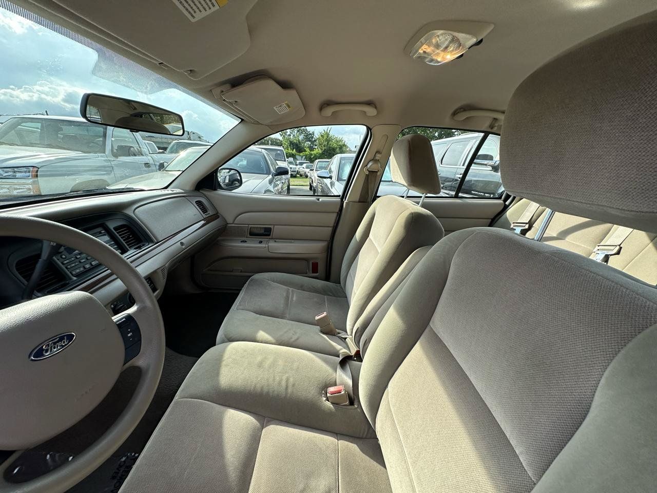 Used 2005 Ford Crown Victoria RWD image 12