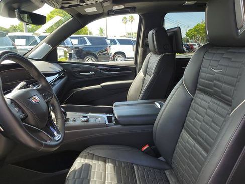 Certified 2023 Cadillac Escalade ESV V AWD/4WD image 40