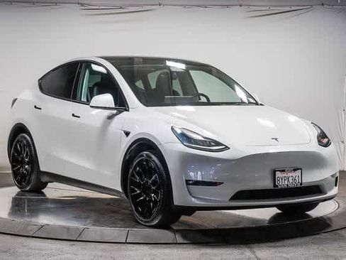Used 2021 Tesla Model Y Long Range image 5