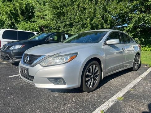 Used 2016 Nissan Altima 2.5 SV FWD image 1