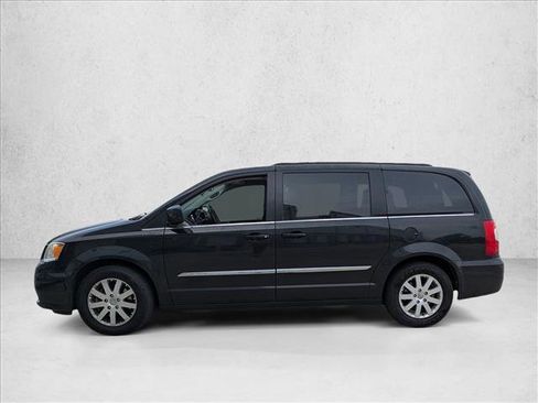 Used 2014 Chrysler Town & Country Touring image 8