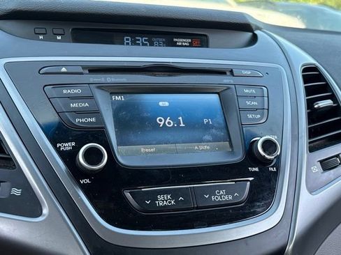 Used 2014 Hyundai Elantra SE w/ Option Group 02 FWD image 10