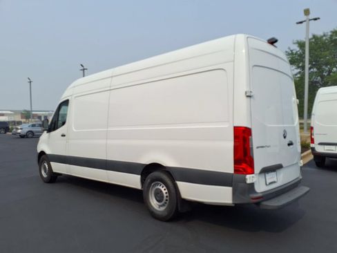 Used 2022 Mercedes-Benz Sprinter 2500 image 3