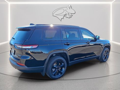 Used 2025 Jeep Grand Cherokee L Limited w/ Black Appearance Package image 4