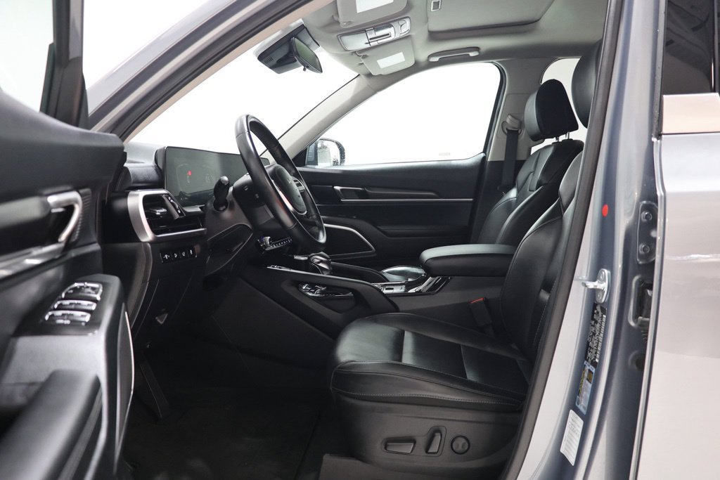 Used 2025 Kia Telluride S AWD/4WD image 18