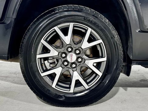 Used 2022 GMC Acadia SLE image 32