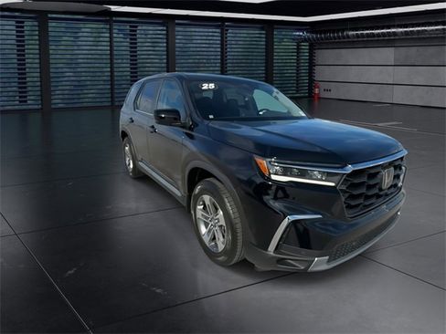 Used 2025 Honda Pilot EX-L image 2