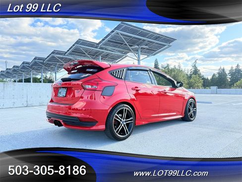 Used 2017 Ford Focus ST FWD image 6