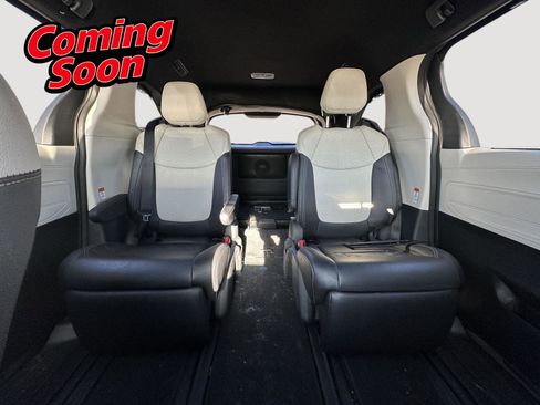 Certified 2025 Toyota Sienna Limited image 13
