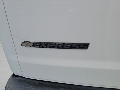 Used 2018 Chevrolet Express 3500 LT w/ LT Preferred Equipment Group RWD image 23