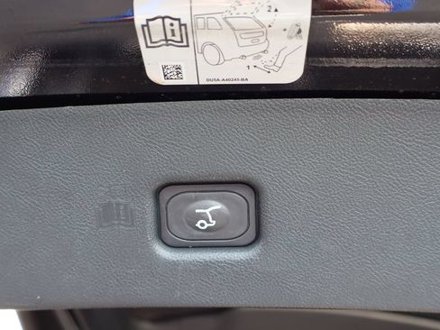 Used 2019 Lincoln Nautilus Select AWD/4WD image 22